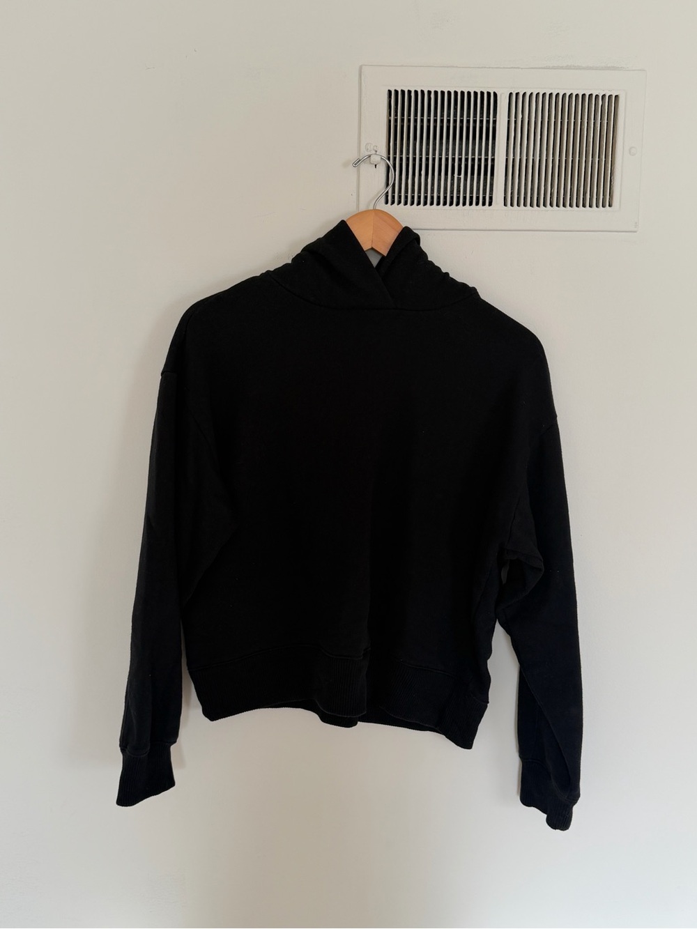 Black Slightly Cropped Sweatshirt Hoodie M